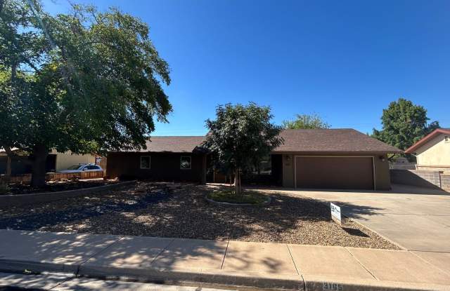 5 Bed, 2.5 Bath, 2 Car Garage Home For Rent With RV Parking Gallery 1
