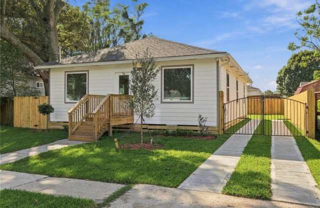 5308 ST. ANTHONY Gallery 1