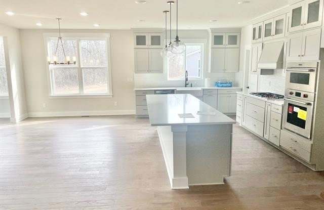 5532 TIMBER GLEN Court Gallery 4
