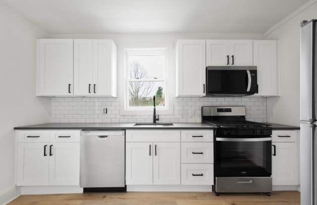 RENT SPECIAL AVAILABLE, FIRST MONTH FREE! UPDATED 2-BEDROOM END UNIT IN DORMONT, AVAILABLE NOW! Gallery 2