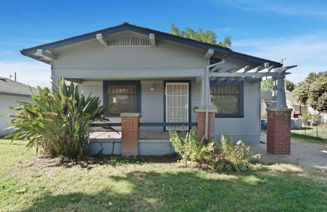 Newly Remodeled 2 Bed/1 Bath Home! photos photos