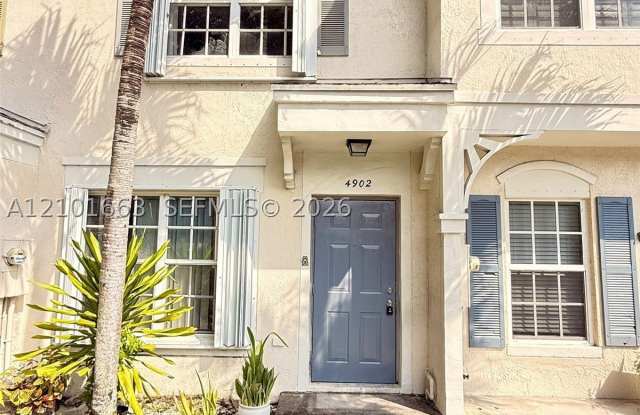 4902 SW 31st Ter Gallery 1