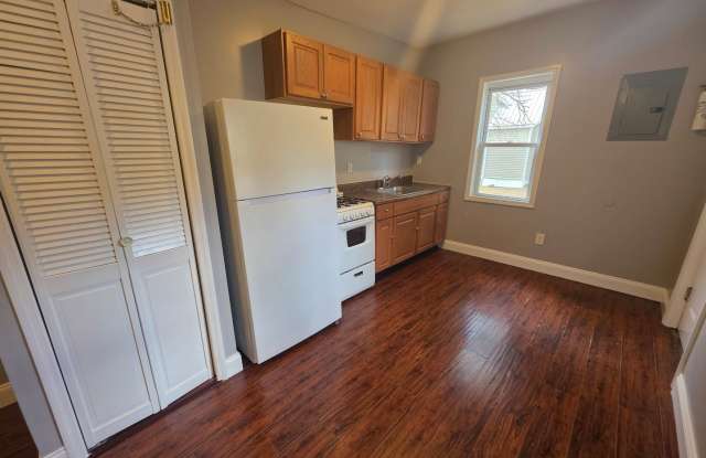 2 Bed 1 Bath Apartment In Loch Sheldrake Gallery 2