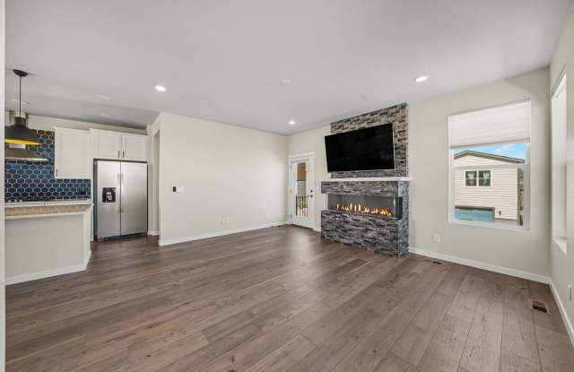 Modern Hannah Ridge Home with Three Private Bedroom Suites – Attached Garage Gallery 4