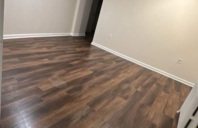 2 bedroom 1 Bath Renovated Apartment Section 8 Approved Gallery 1