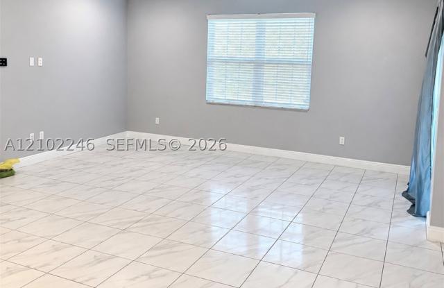 1201 NW Leonardo Cir Gallery 4
