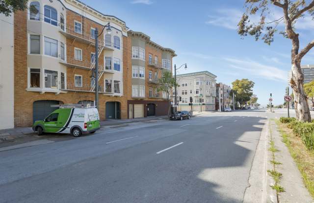 2955 Van Ness Gallery 4
