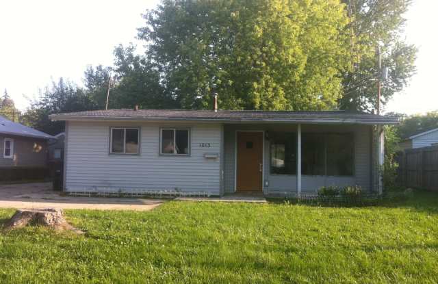 Very nice 3bed/1bath south side home w/ garage  fenced in back yard photos photos