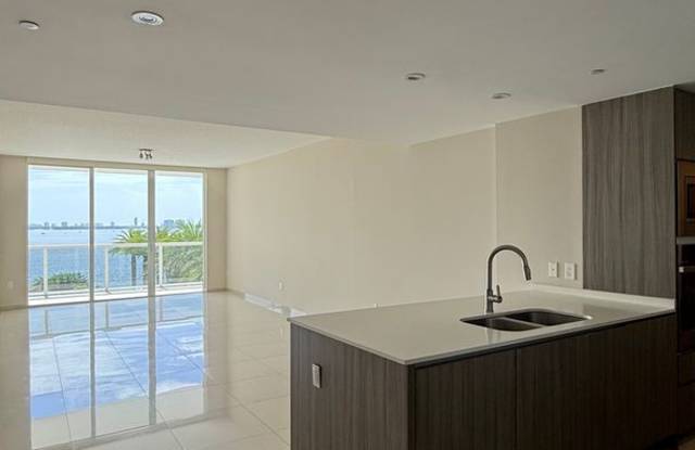 Spacious 3BR/3BA with bay views in the heart of Edgewater! photos photos