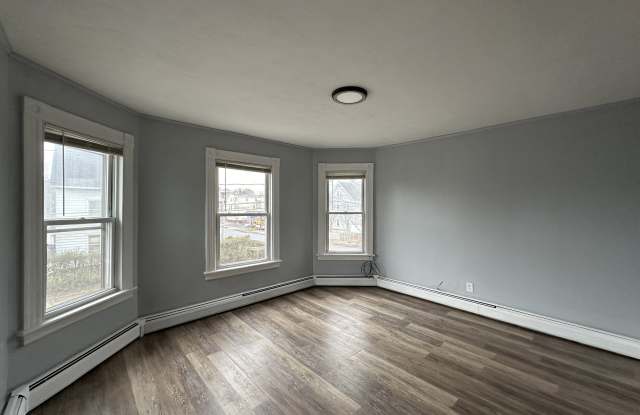12 Woodland Street Gallery 3