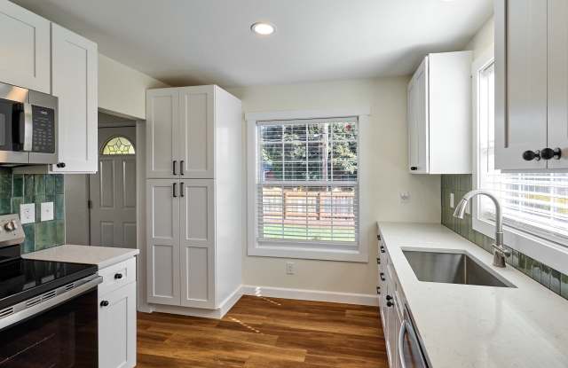 1212 Alder Drive Northeast Gallery 4