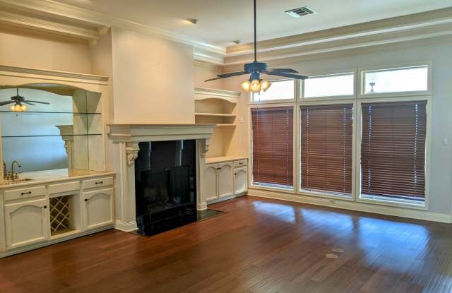 Spacious and Stunning 4/2 Home Gallery 3