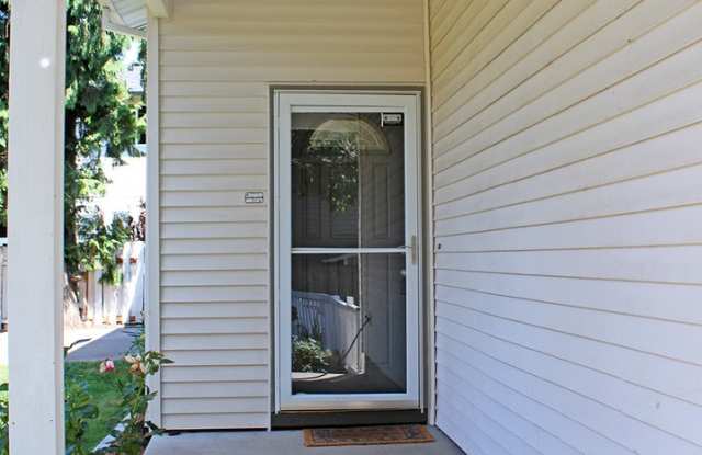 Picture Perfect 3 Bedroom, 2.5 Bathroom House in Hillsboro Gallery 4