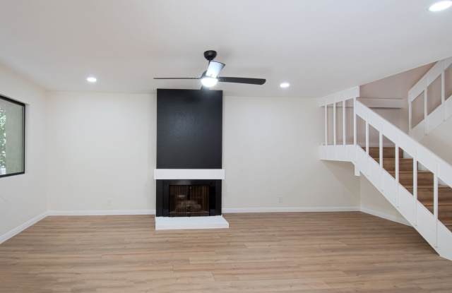 Newly Updated 3 Bed 2.5 Bath Townhouse in the Beautiful Quiet Newport Terrace Community Gallery 4