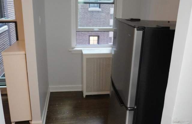 422-24 West Melrose St. Gallery 3