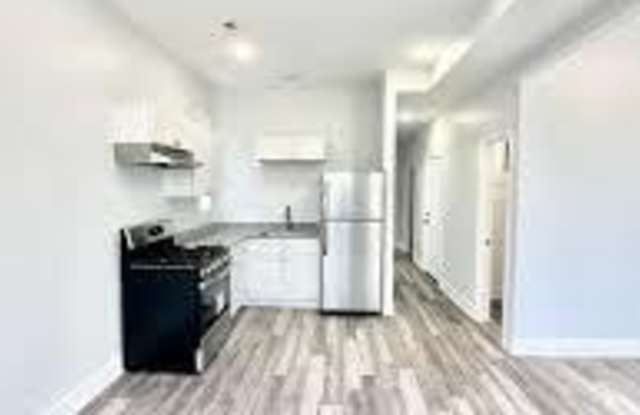 2224 S Sacramento Avenue Gallery 3