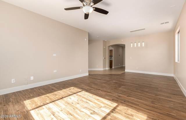 10625 E Knowles Avenue Gallery 4