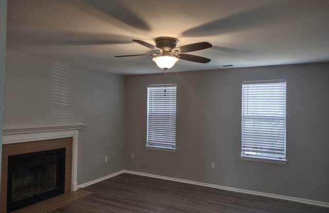 ****MOVE IN SPECIAL****Fabulous Upgraded Three Bedroom/Two Bath Townhome - Walking Distance to Lexington Medical Center photos photos