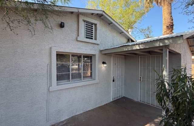 Unique and Updated!  Sharp 1 Bed/1 Bath at Thomas & 20th St Area Gallery 4