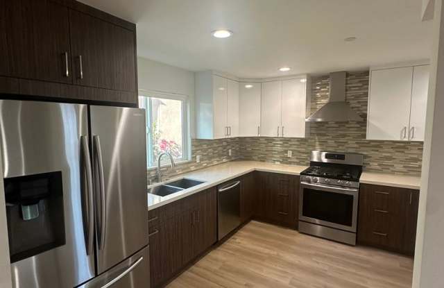 Spacious & Modern Tri-Level Townhome | 3 Bed, 2.5 Bath with Private Balcony photos photos