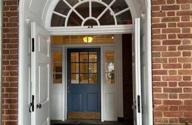 25 PALMER SQUARE W photos photos