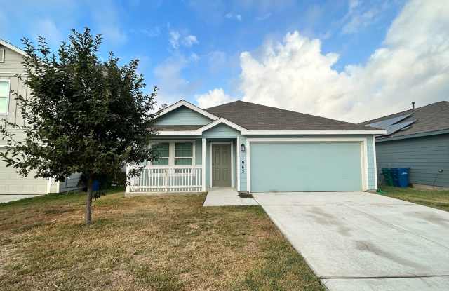 For Rent: Modern 3 Bed | 2 Bath | 2-Car Garage Home in Mission del Lago Community - 11963 Sand Wedge Way, San Antonio, TX 78221