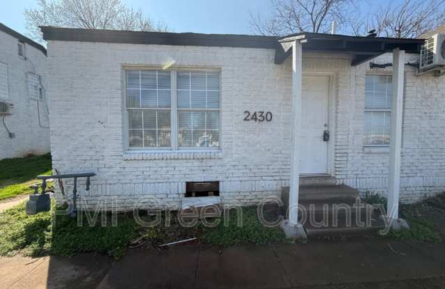 2430 E Pine St photos photos