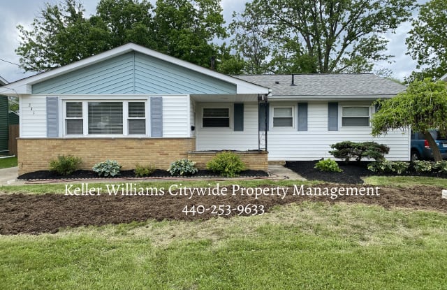 241 Windsor Dr - 241 Windsor Drive, Elyria, OH 44035