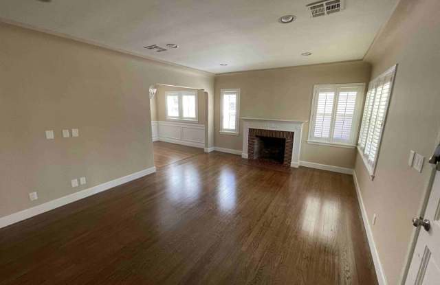 LOVELY UPGRADED STUDIO CITY HOME! Gallery 3