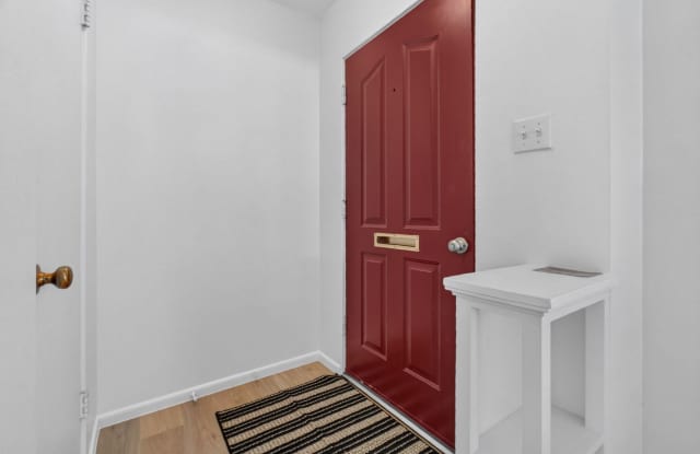 Charming Mid-Century 2 Bedroom + Office/Den/3rd Bedroom ~ Prescott Gallery 4