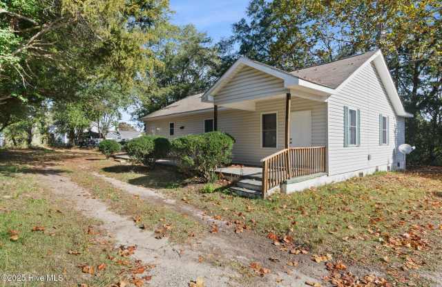 116 Hannah Pickett Seventh Avenue - 116 Hannah Pickett 7th Avenue, East Rockingham, NC 28379