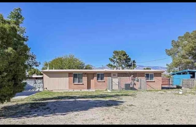 4874 E 28th St - 4874 East 28th Street, Tucson, AZ 85711