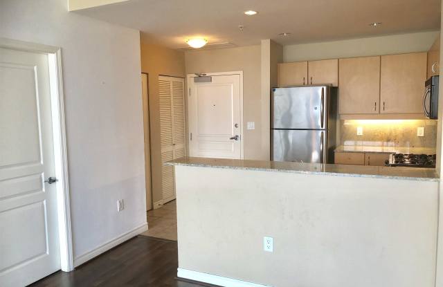 300 W. Beech St. #1506 Gallery 2
