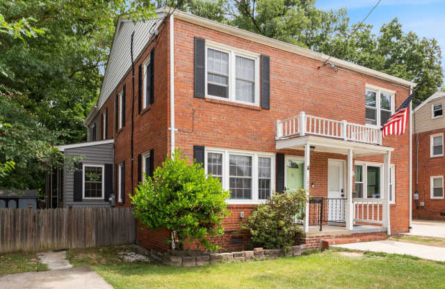 Spacious 4BR Home Backing to Parkland in Prime Arlington Location photos photos