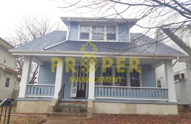 Beautiful 2 bedroom 1 bathroom house with 2 car garage Gallery 1