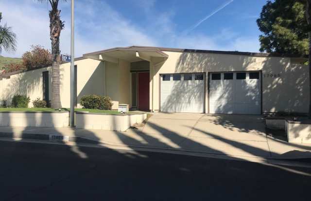 Fabulous 4 Bedroom 2 Bathroom Granada Hills Home with Spectacular View! - 17065 Nanette Street, Los Angeles, CA 91344