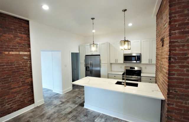 Top Notch Huge Stand Alone House - Quartz - Stainless - HUGE BEDROOMS - Off-Street Parking - Laundry - A/C photos photos