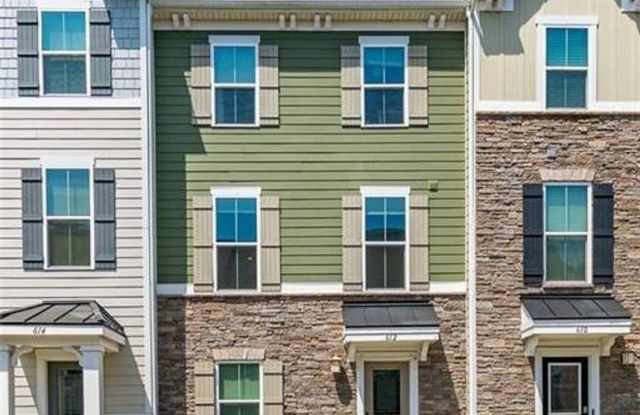 Gorgeous Tri-Level Condo photos photos