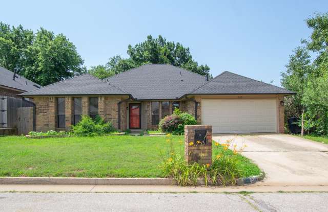 Spacious 4-Bedroom / 2-Bathroom Home with Modern Amenities in Edmond! photos photos