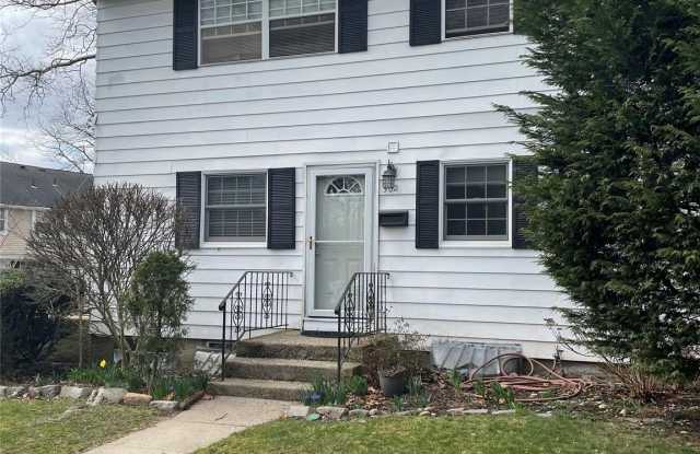 502 Towne House Village Gallery 1