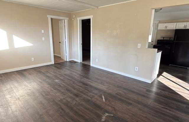 Pet-Friendly 2-Bedroom House for Rent in Watford City Gallery 4