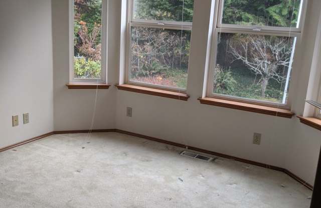 Gorgeous 3-bedroom home on Hood canal with beach access! - 33987 Hood Canal Drive Northeast, Hansville, WA 98346