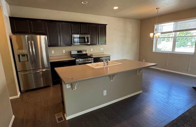 ***$500 Off 1st Months Rent*** Stunning 4BD/3BA Home in North Longmont - Available NOW! photos photos