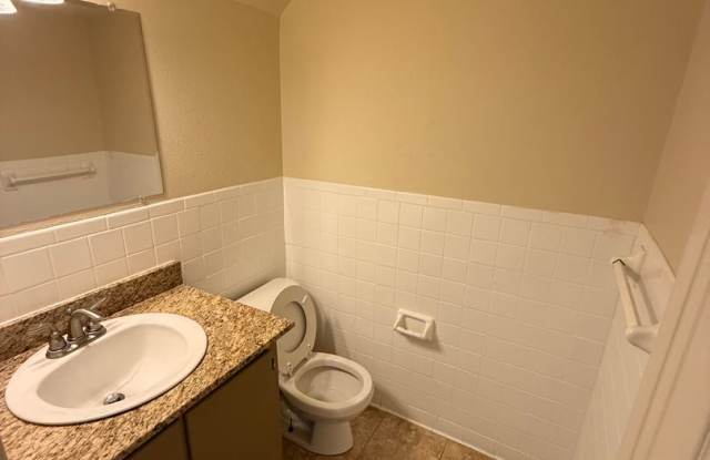 2 Bedroom 1.5 Bath Apartment Close to Campus! Gallery 4