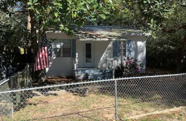 CUTE 2 BDRM COTTAGE CLOSE TO WATER ACCESS - 103 Northview Drive, Okaloosa County, FL 32547 CUTE 2 BDRM COTTAGE CLOSE TO WATER ACCESS - 103 Northview Drive, Okaloosa County, FL 32547