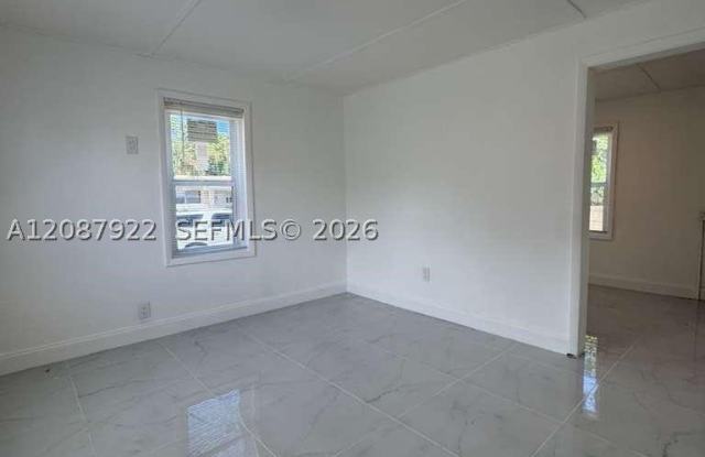 731 SW 3rd Pl Gallery 4