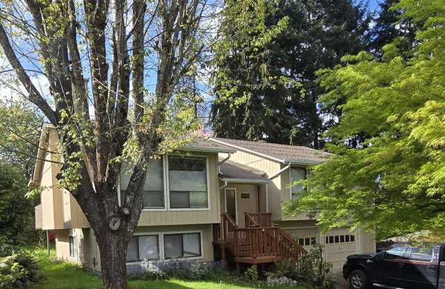 Large 10k ft Lot! 3 br 2 bth, 2 family rooms, grassy backyard~ photos photos