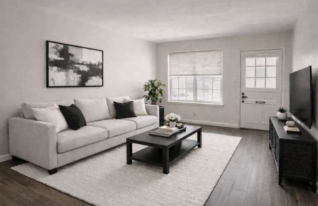 1 Bed / 1 Bath – All Bills Paid, Washer  Dryer Included, Tile Floors, Pool  Prime Location! - 4517 South Peoria Avenue, Tulsa, OK 74105