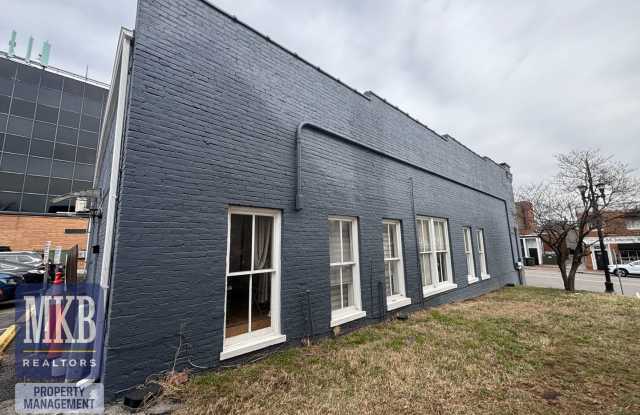 Fully Furnished - 17 South College Avenue - Charming Apartment Gallery 3