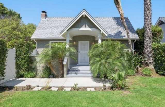 1149 N Poinsettia Pl photos photos
